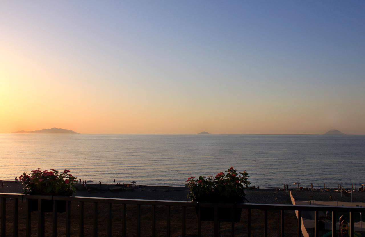 Karma Resort Venetico Luaran gambar